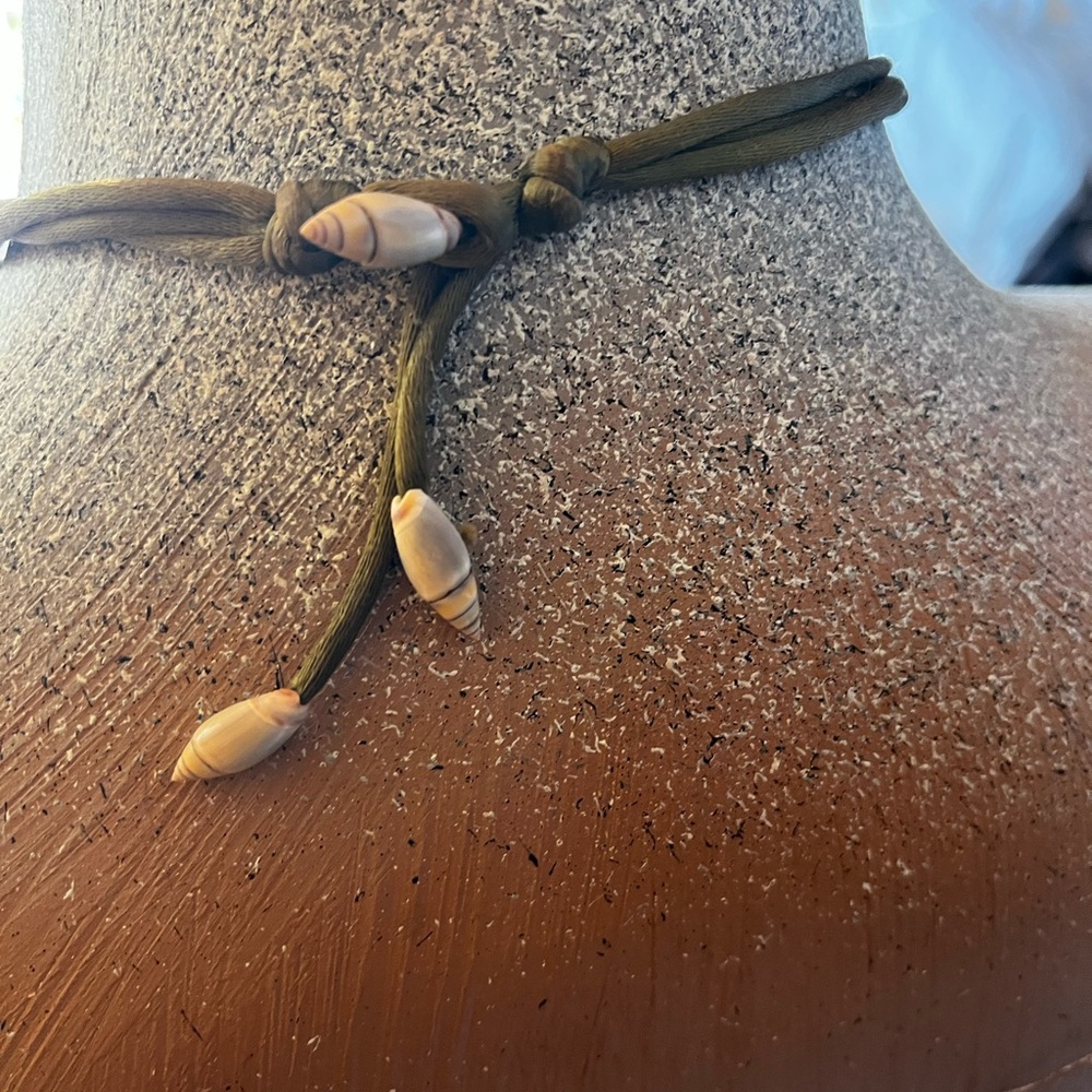 Shell Necklace - Picture 4 of 4